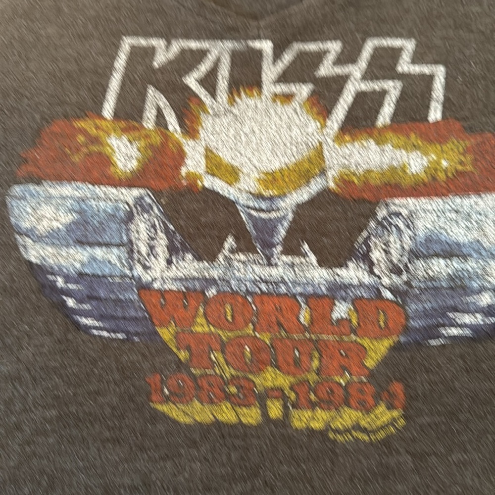 Junk Food Kiss World Tour V-Neck Tee - Large - Picture 2 of 7